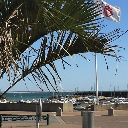 6 Personnes Port De Sur Mer, Avec Deux Chambres,double Terrasses, Et Parking Privatif..