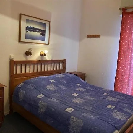 6 Personnes Port De Sur Mer, Avec Deux Chambres,double Terrasses, Et Parking Privatif..