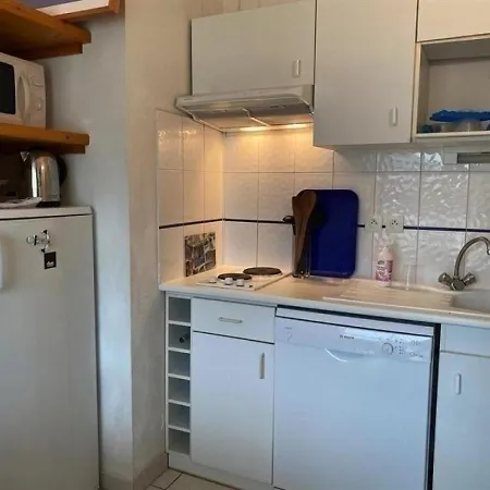6 Personnes Port De Sur Mer, Avec Deux Chambres,double Terrasses, Et Parking Privatif.. *