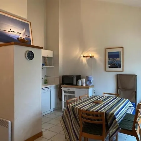 6 Personnes Port De Sur Mer, Avec Deux Chambres,double Terrasses, Et Parking Privatif..